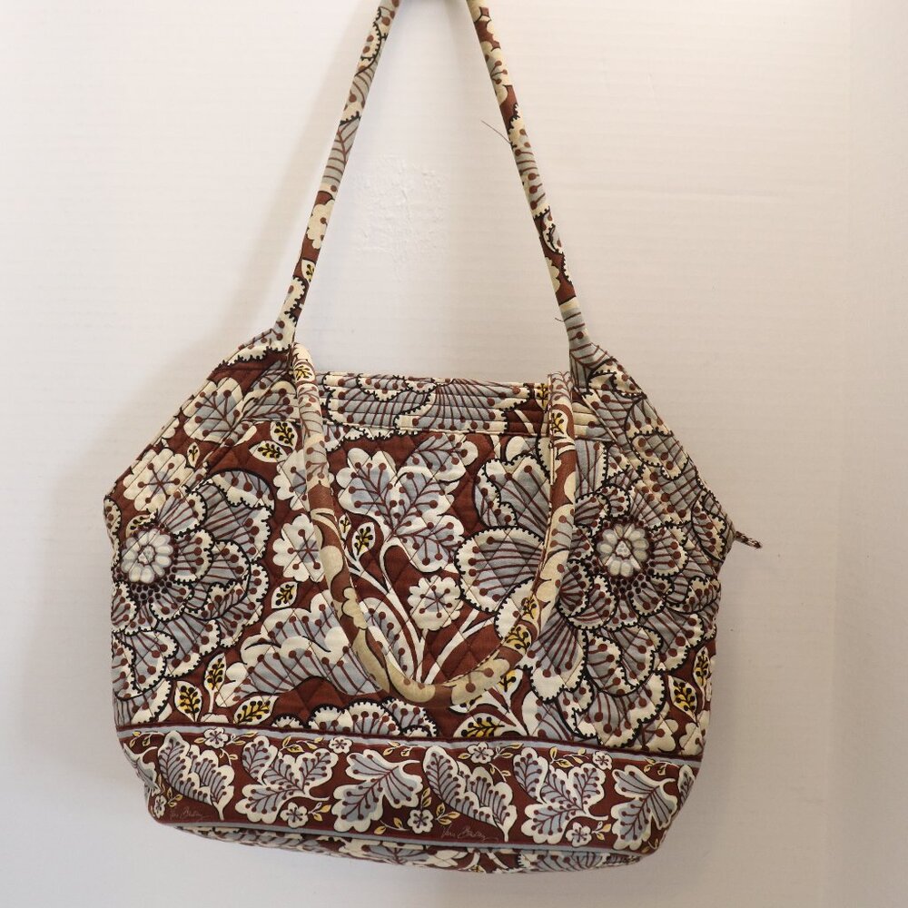 Vera Bradley Over the Shoulder Purse Tote wit Zippers and Pockets in the Purse